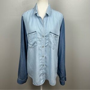 Bella Dahl 100% Tencel 2 tone chambray button front roll tab shirt, size large.